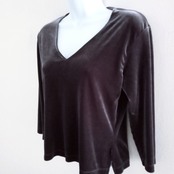 NWT🎁FREE GIFT INCLUDED Shimmering Glitter V-neck Long-Sleeves Blouse Women - Picture 4 of 12
